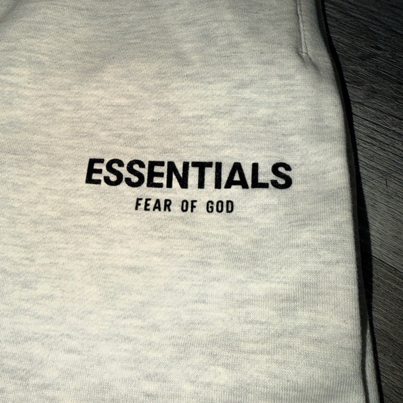 Fear of God Essentials Relaxed Sweatpants 'Light Oatmeal' Small - Picture 9 of 10